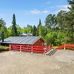 Scenic Forest Retreat Close To Town Centre, Beaches And Golf Course *