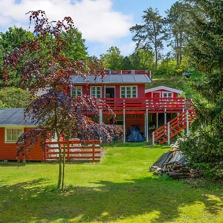 Scenic Forest Retreat Close To Town Centre, Beaches And Golf Course *